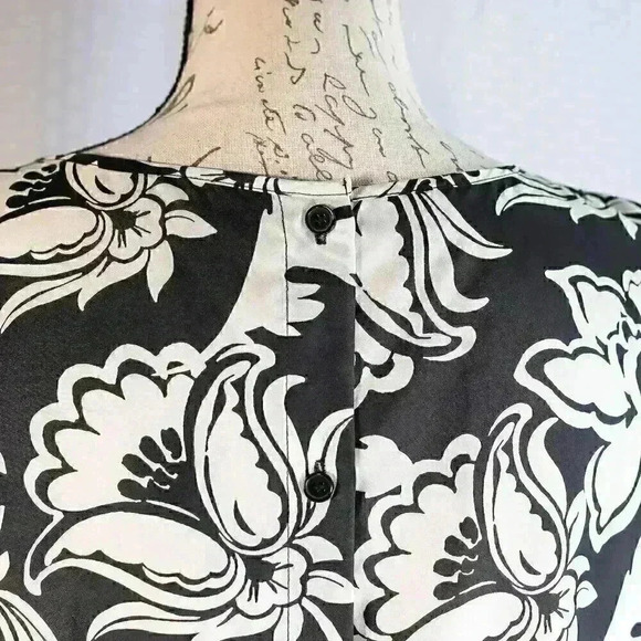 Talbots Size 8 100% silk black/white sleeveless back button blouse - Picture 9 of 11